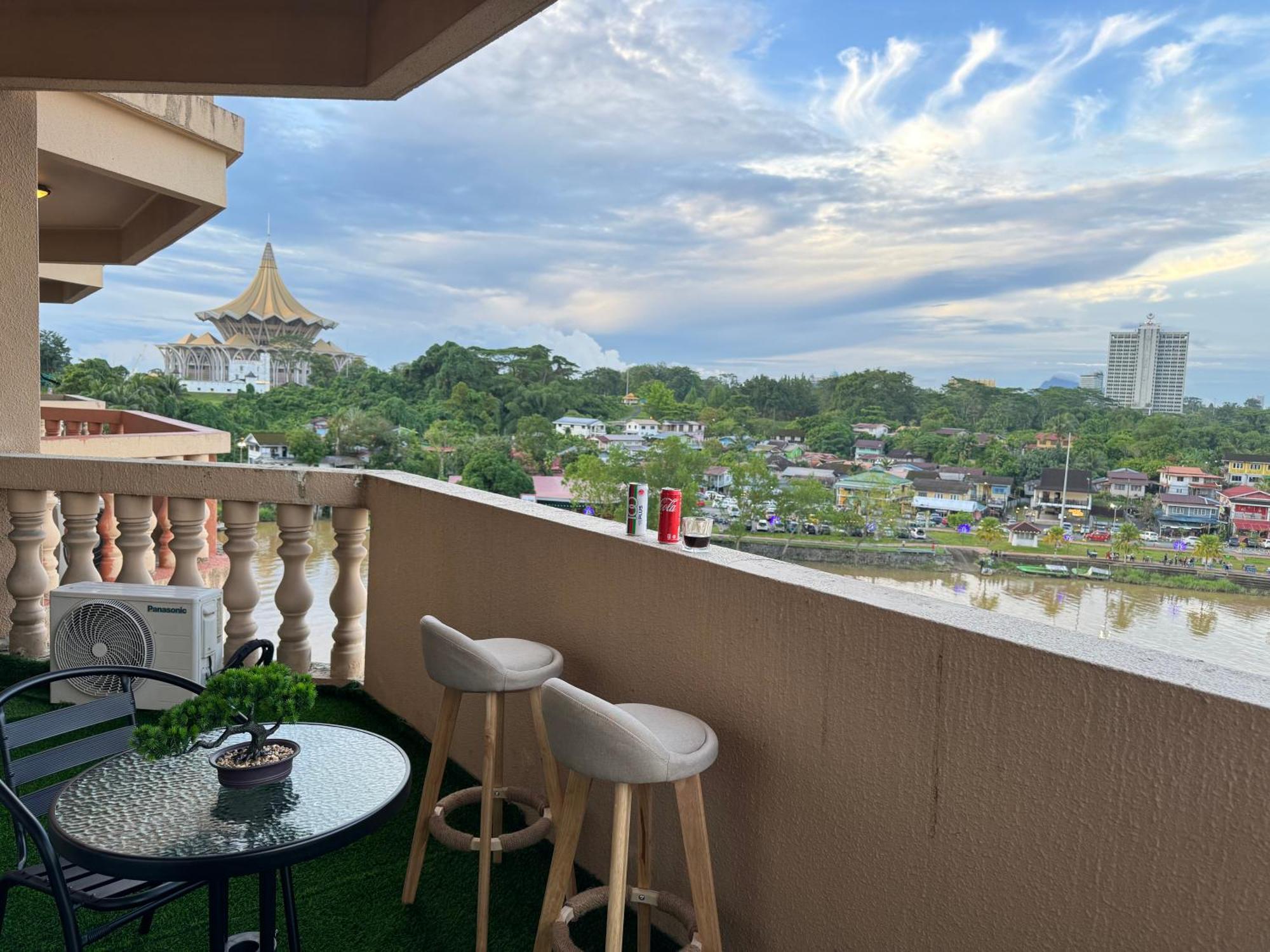 Riverview Home @Waterfront Kch กูชิง ภายนอก รูปภาพ