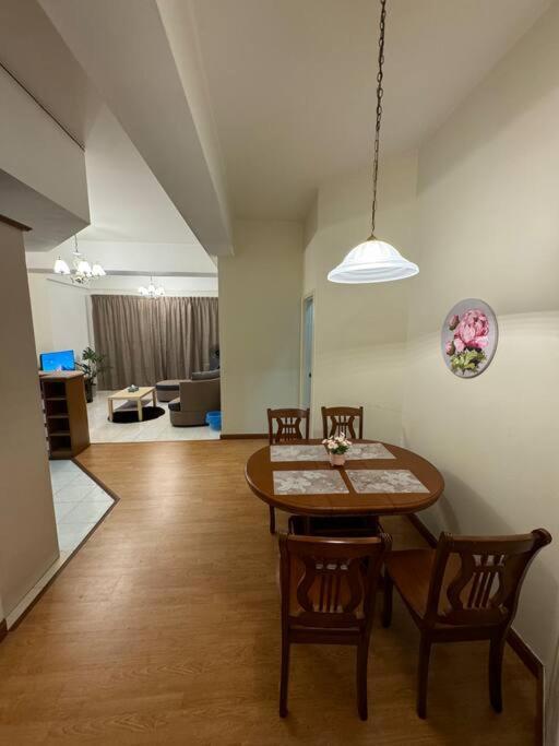 Riverview Home @Waterfront Kch กูชิง ภายนอก รูปภาพ